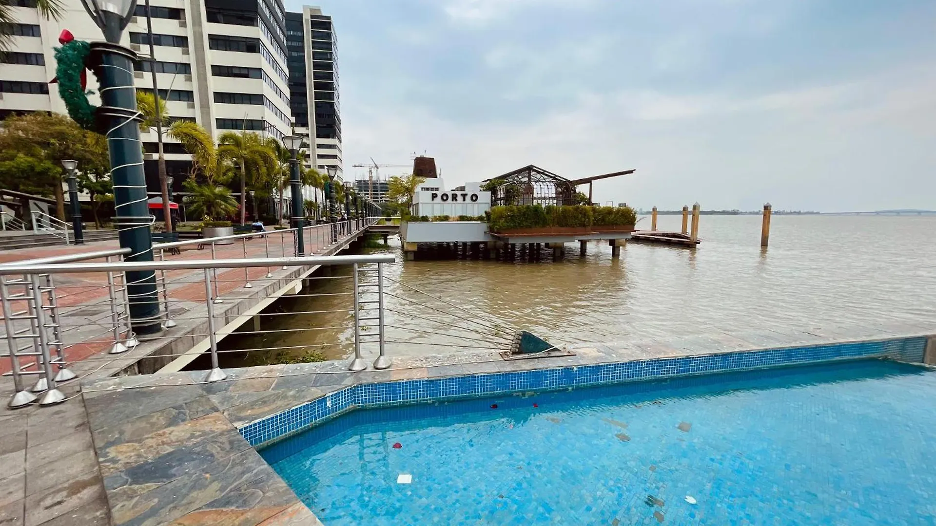 Suite Riverfront Puerto Santa Ana Guayaquil Aparthotel
