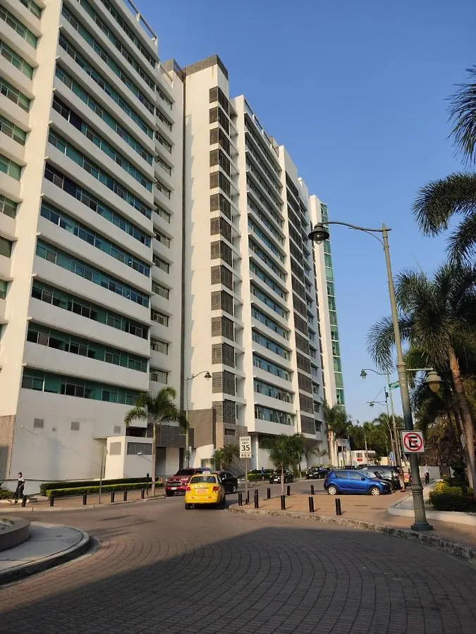 Suite Riverfront Puerto Santa Ana Γκουαγιακίλ Ξενοδοχείο με διαμερίσματα