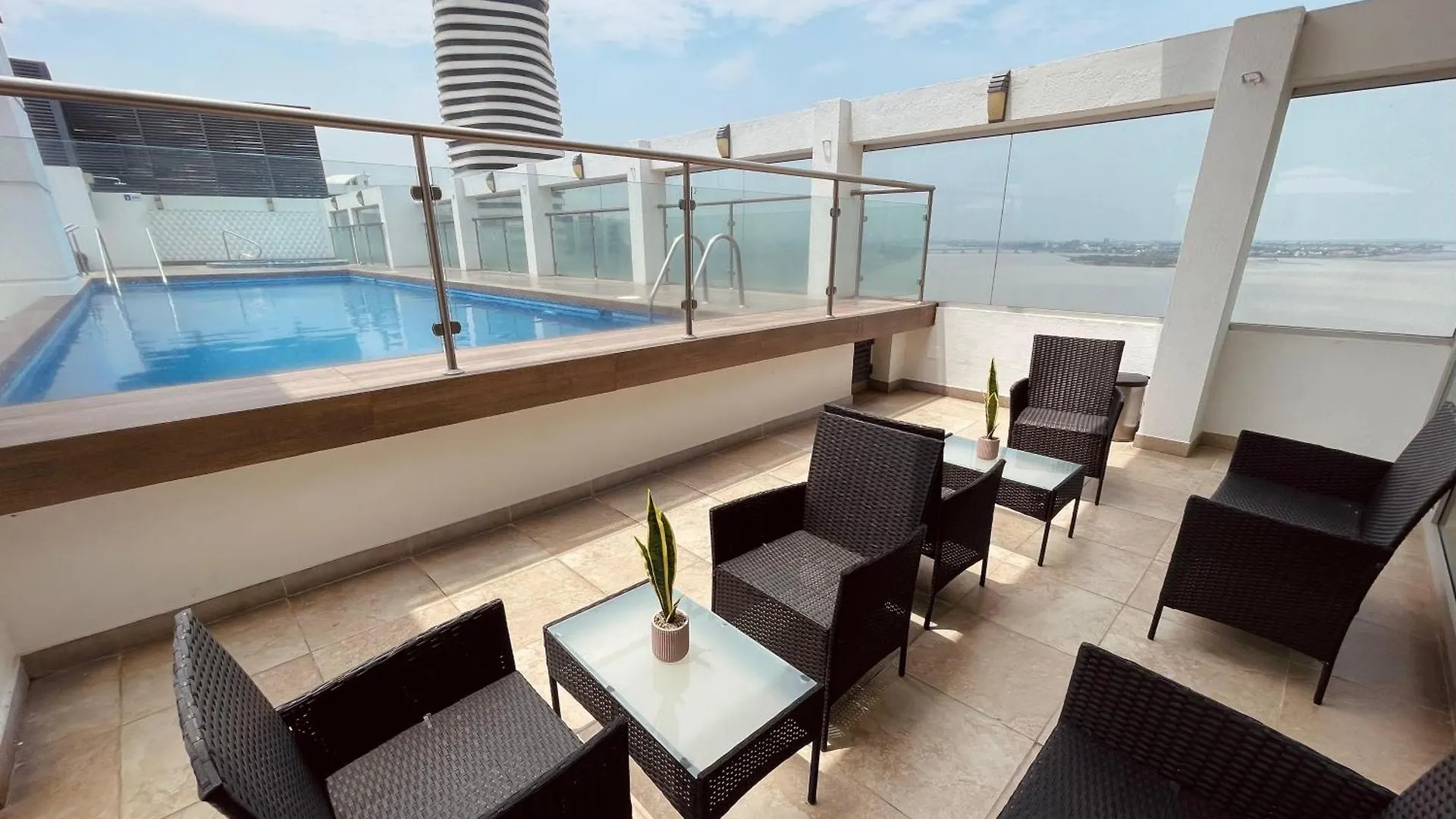 Suite Riverfront Puerto Santa Ana Γκουαγιακίλ Ξενοδοχείο με διαμερίσματα