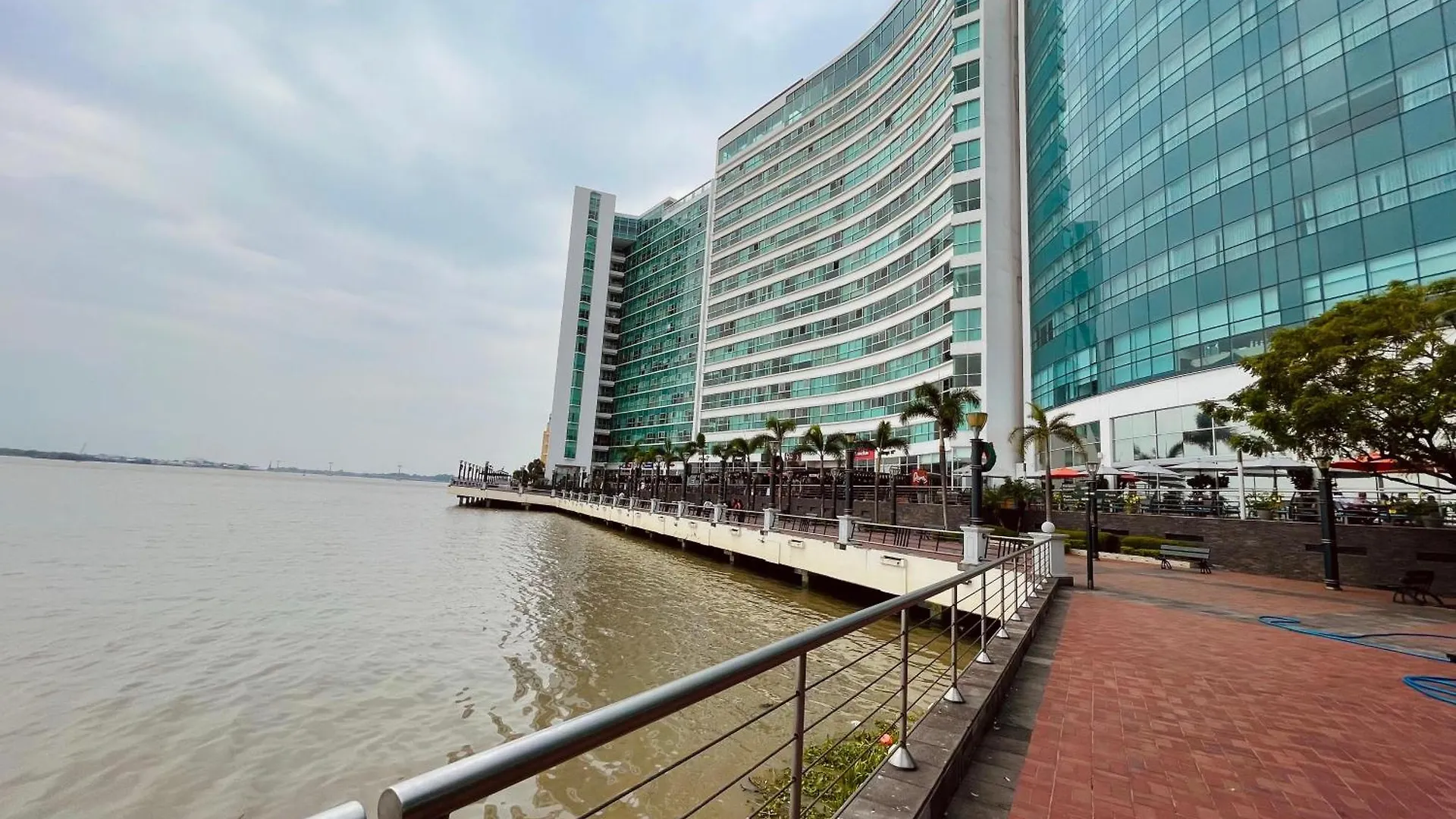 Suite Riverfront Puerto Santa Ana Γκουαγιακίλ