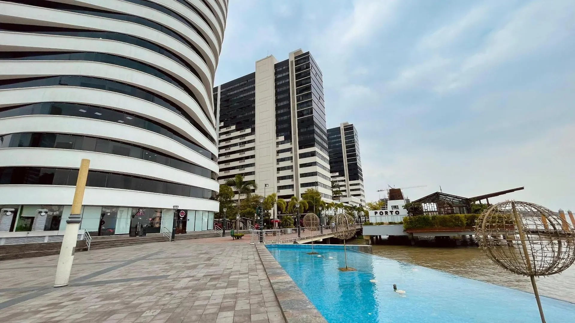 Suite Riverfront Puerto Santa Ana Γκουαγιακίλ