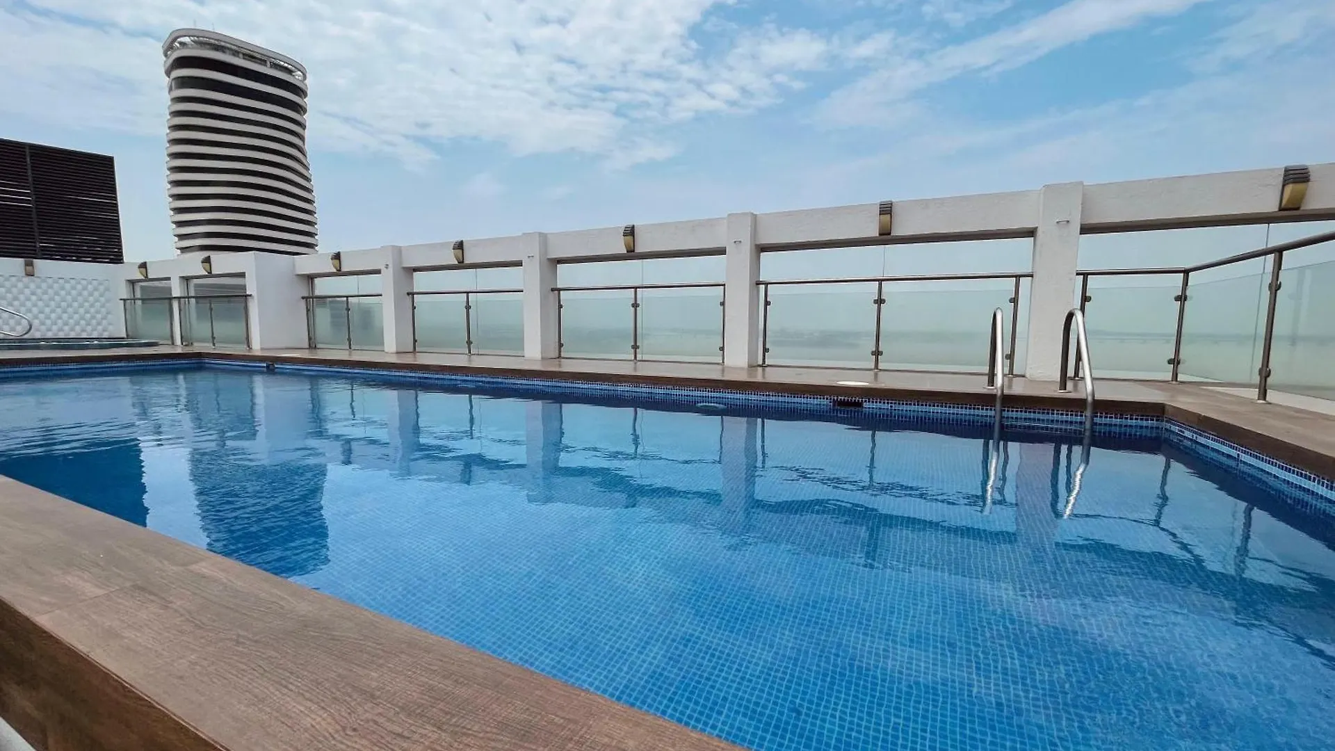 Ξενοδοχείο με διαμερίσματα Suite Riverfront Puerto Santa Ana Γκουαγιακίλ